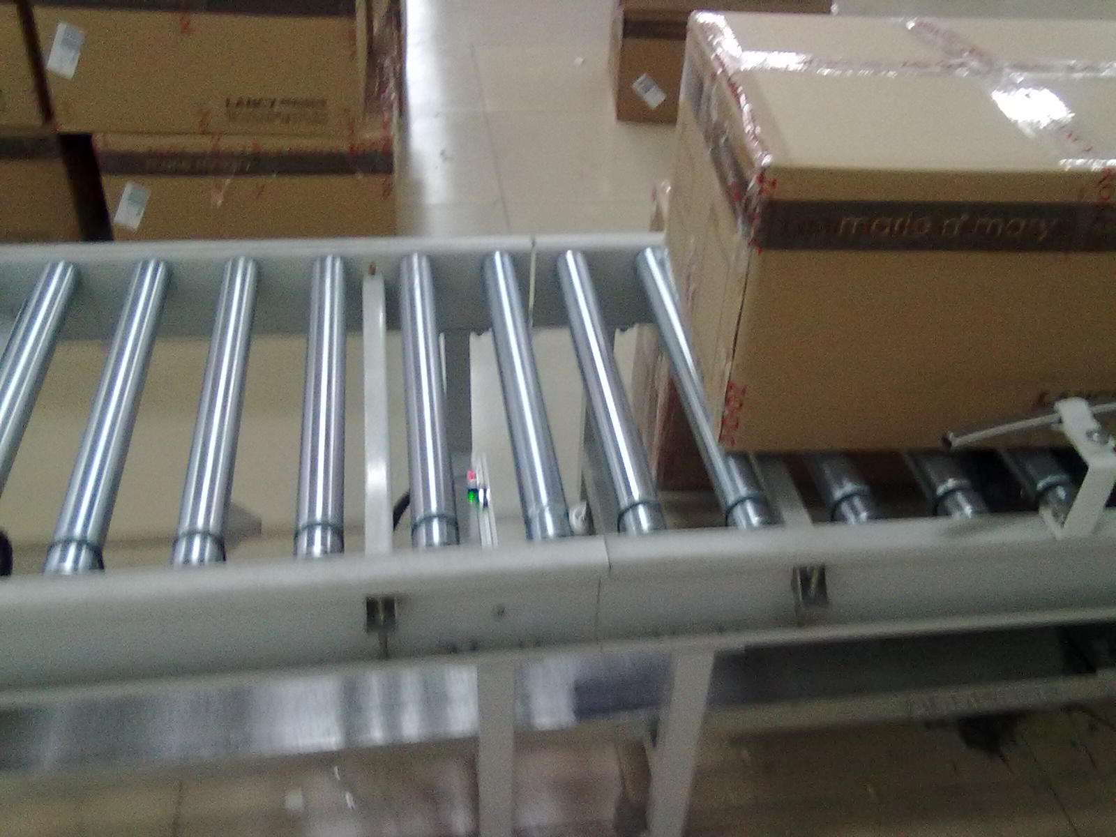 無(wú)動(dòng)力滾筒輸送機(jī).jpg 無(wú)動(dòng)力滾筒輸送機(jī).jpg